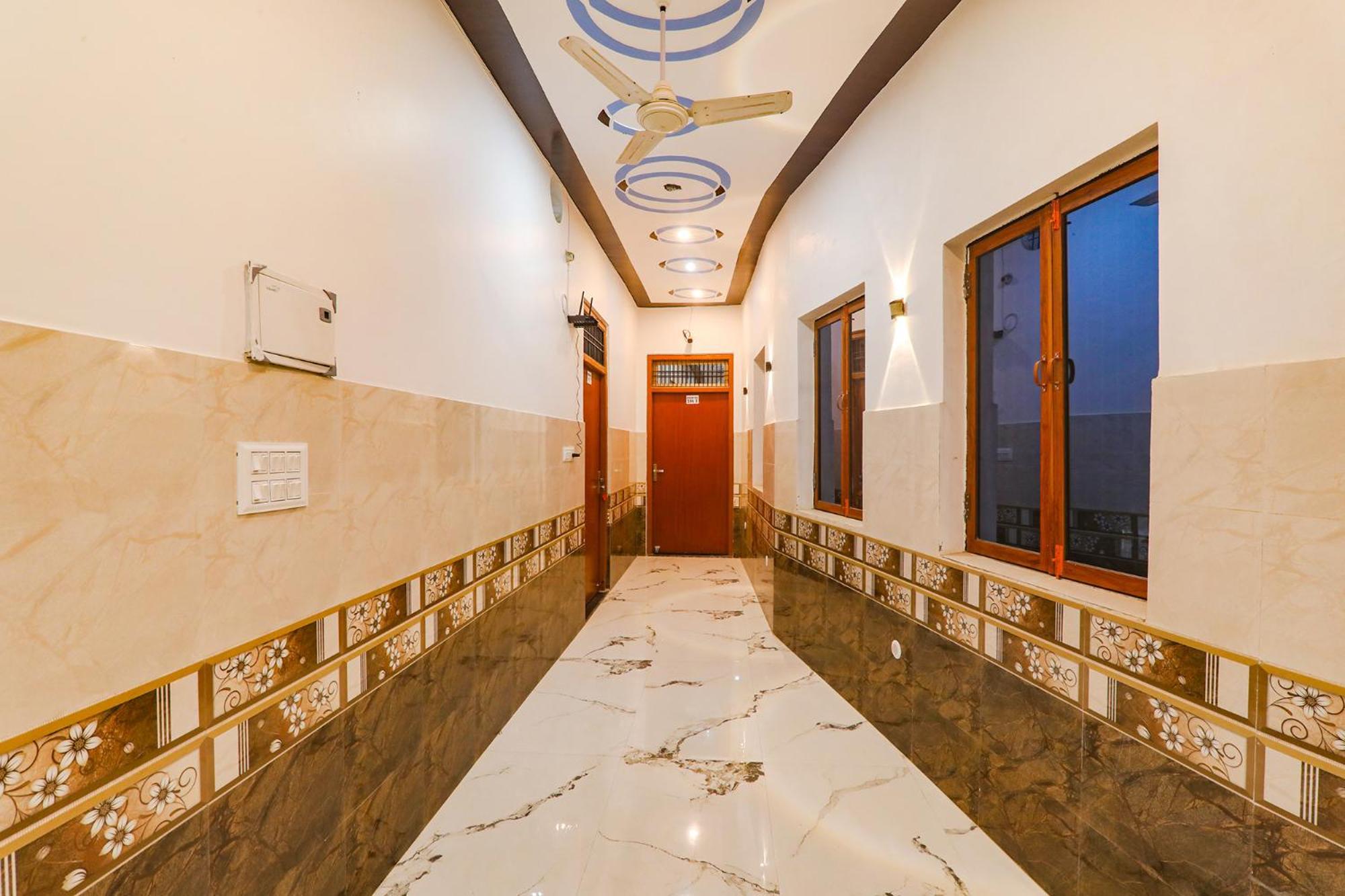Hotel Fabexpress Shree Siya Raman - 500M From Shri Ram Janam Bhumi à Ayodhya Extérieur photo