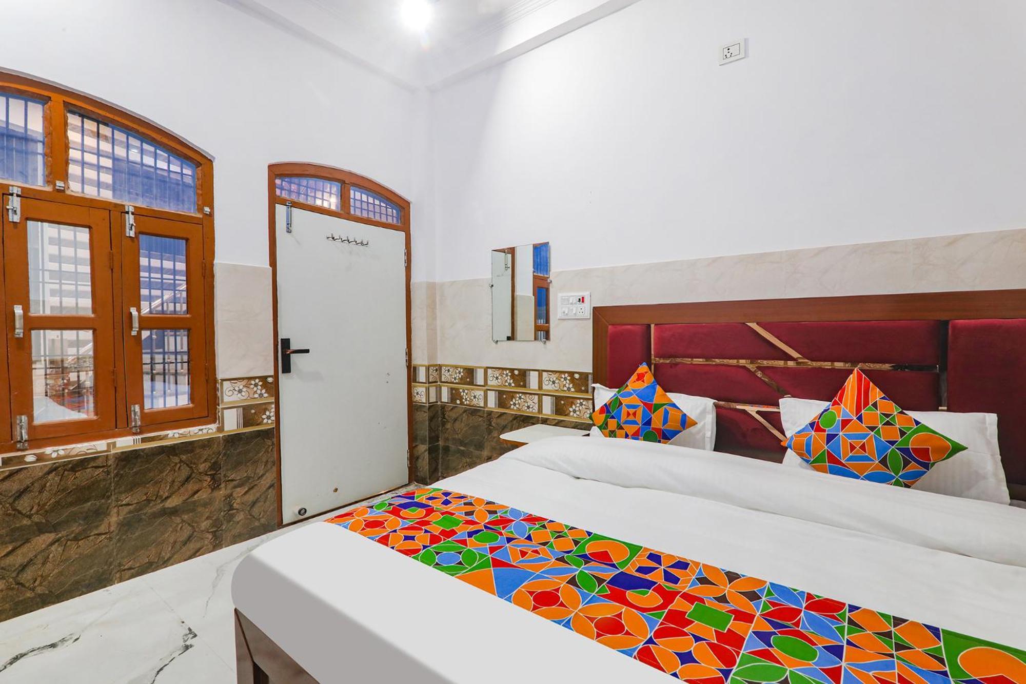 Hotel Fabexpress Shree Siya Raman - 500M From Shri Ram Janam Bhumi à Ayodhya Extérieur photo