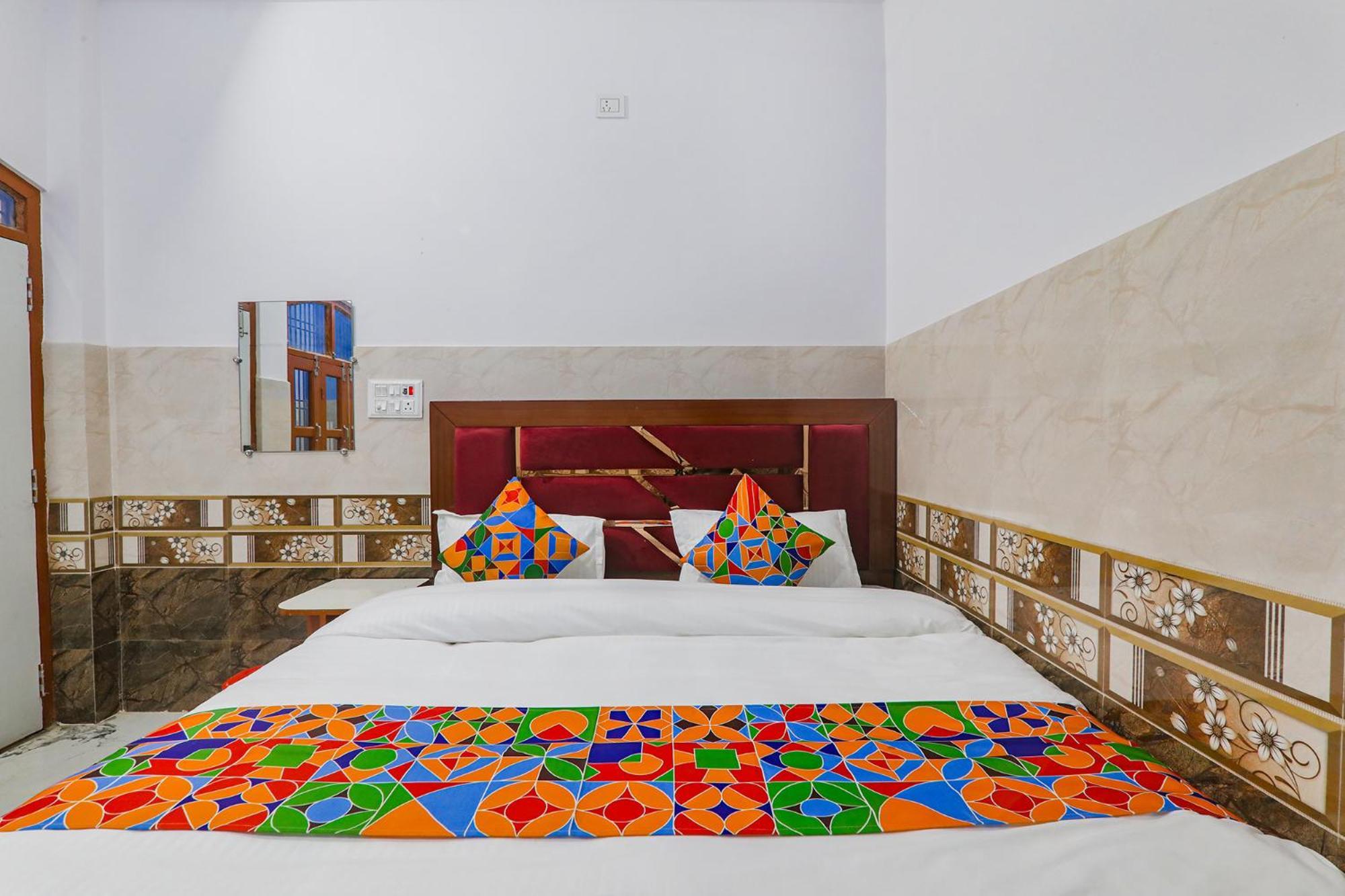 Hotel Fabexpress Shree Siya Raman - 500M From Shri Ram Janam Bhumi à Ayodhya Extérieur photo