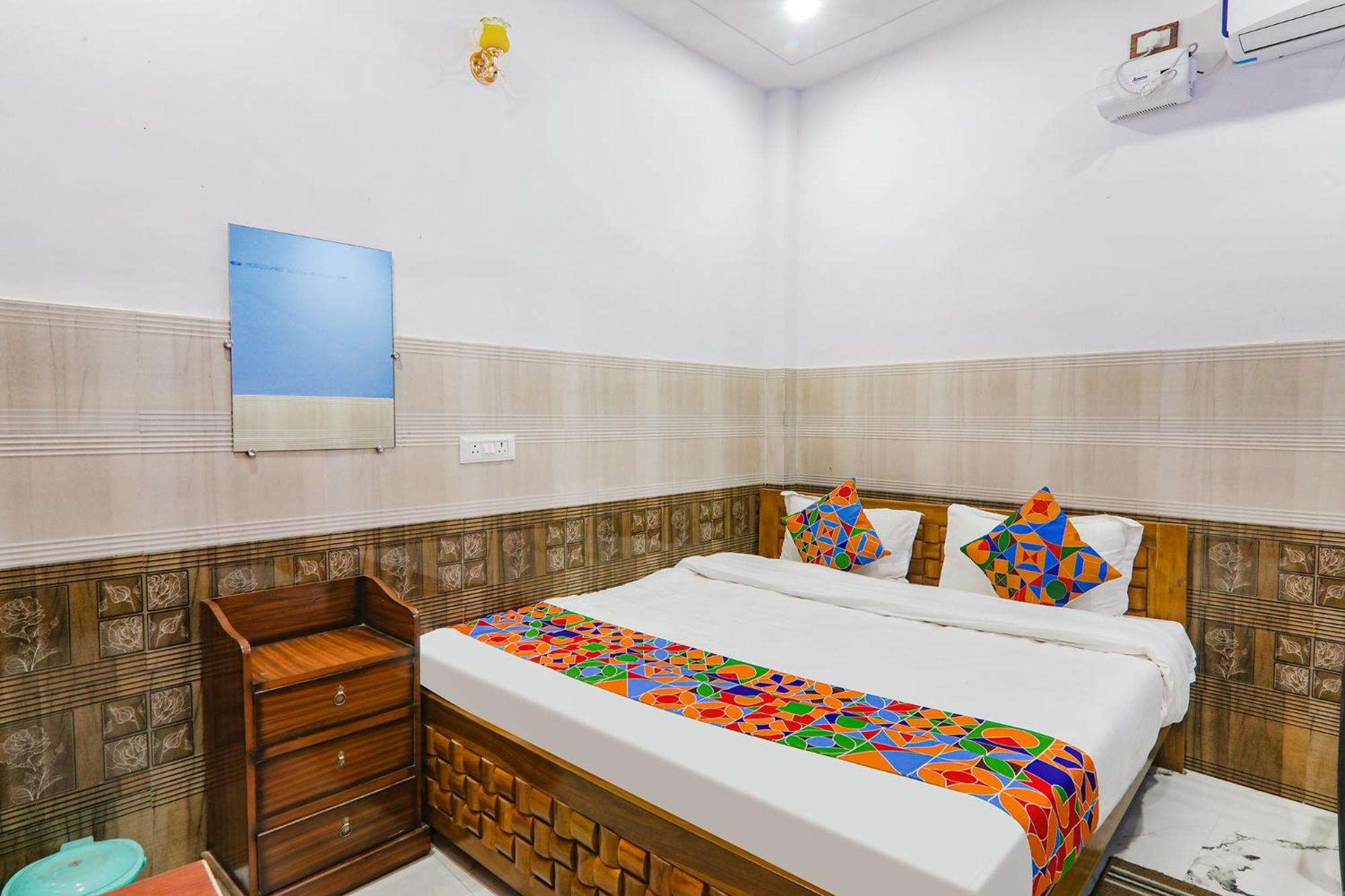 Hotel Fabexpress Shree Siya Raman - 500M From Shri Ram Janam Bhumi à Ayodhya Extérieur photo