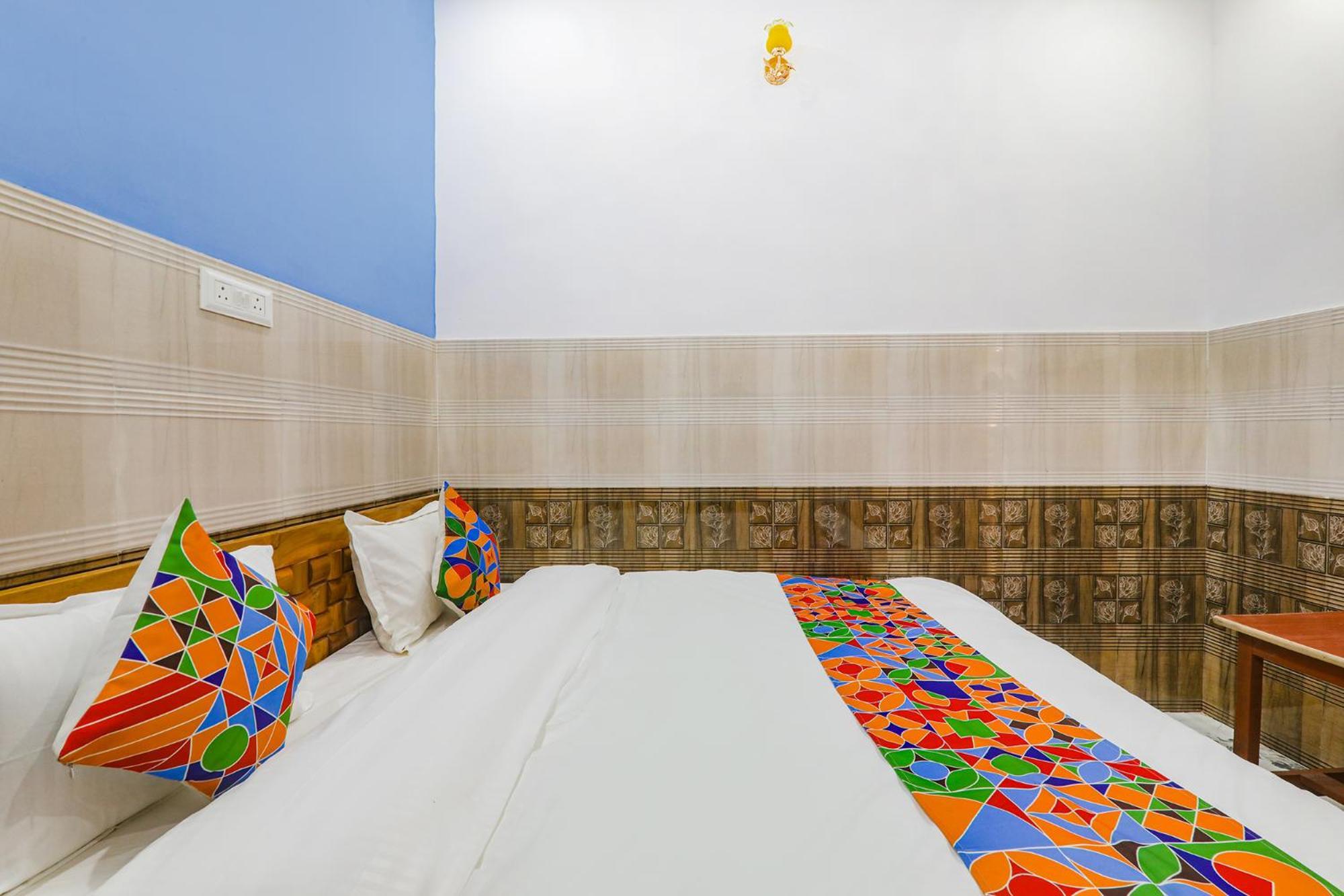 Hotel Fabexpress Shree Siya Raman - 500M From Shri Ram Janam Bhumi à Ayodhya Extérieur photo