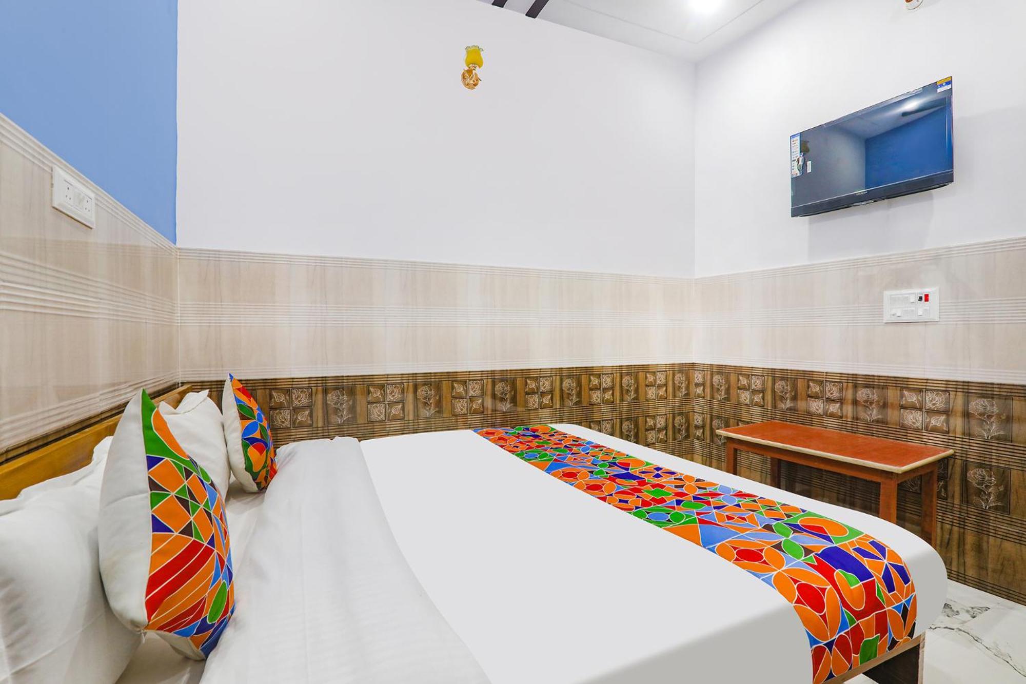 Hotel Fabexpress Shree Siya Raman - 500M From Shri Ram Janam Bhumi à Ayodhya Extérieur photo