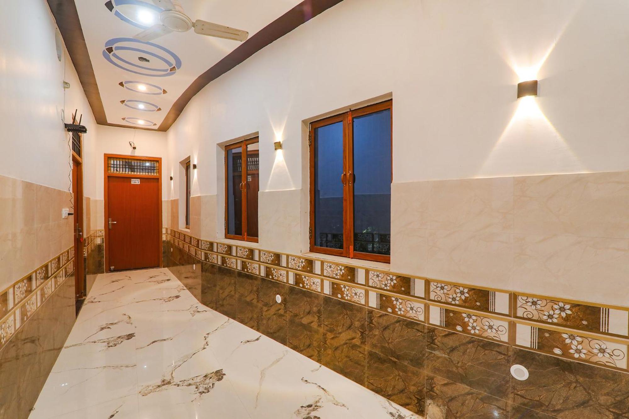 Hotel Fabexpress Shree Siya Raman - 500M From Shri Ram Janam Bhumi à Ayodhya Extérieur photo