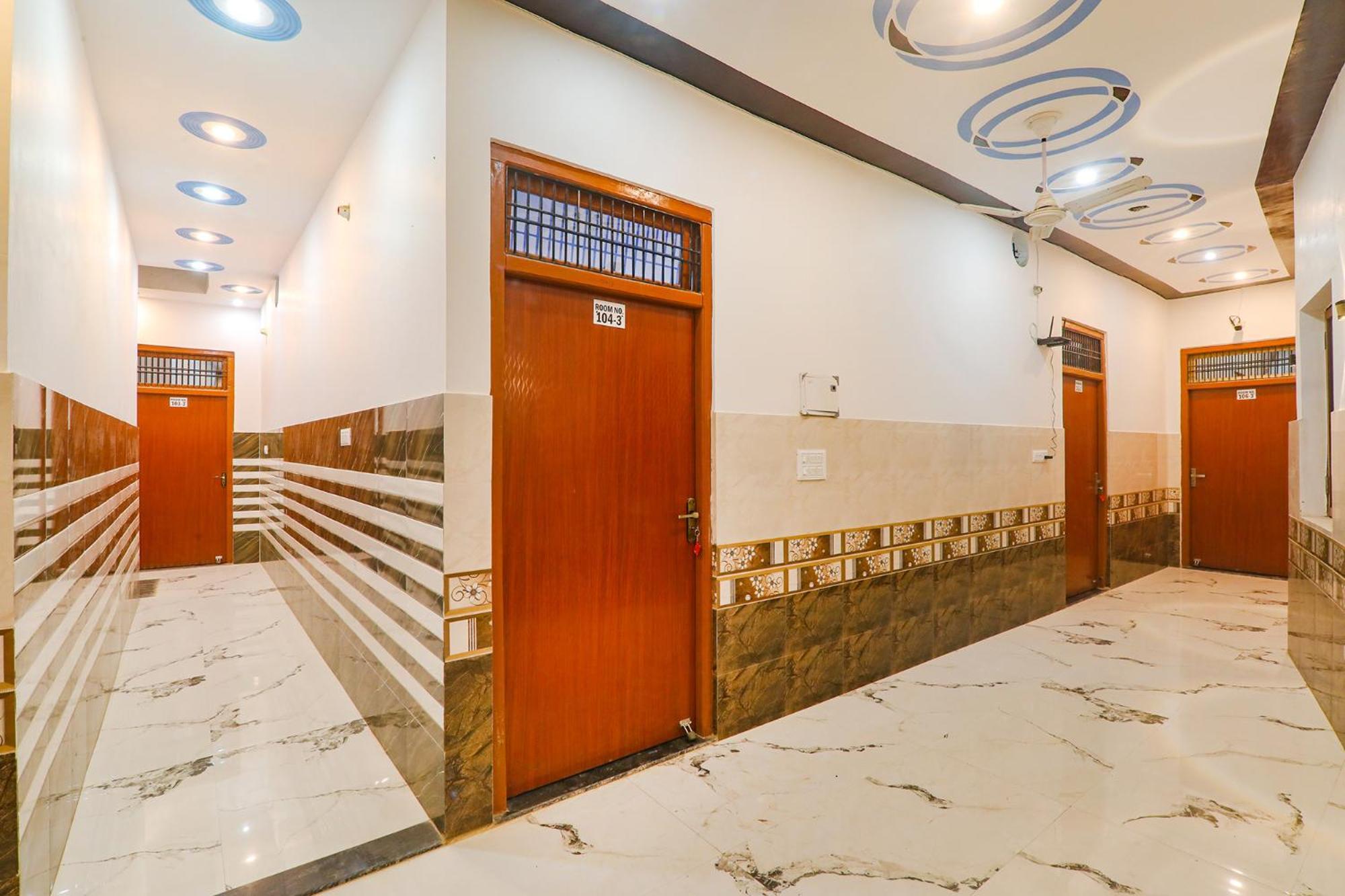 Hotel Fabexpress Shree Siya Raman - 500M From Shri Ram Janam Bhumi à Ayodhya Extérieur photo